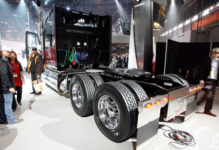 Illustration for article titled Most High Tech 18 -Wheeler Ever Almost Puts Optimus Prime to Shame